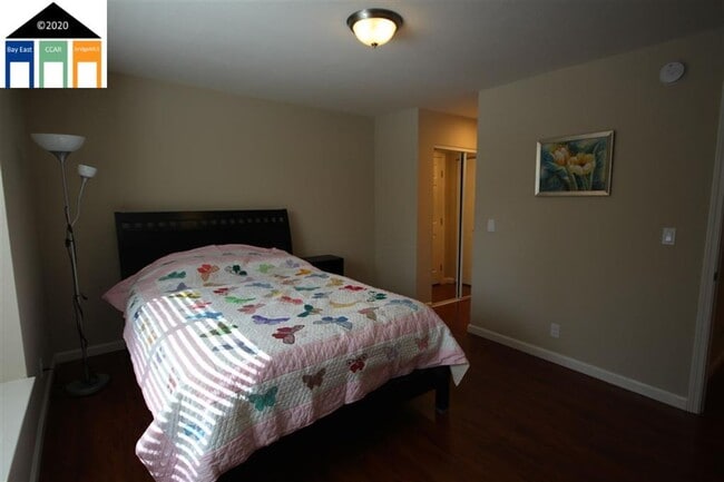 Building Photo - $2990 Stunning Remodeled 2BR/2BA Condo in ...