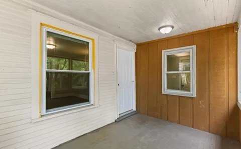 Building Photo - 607 Shepard St