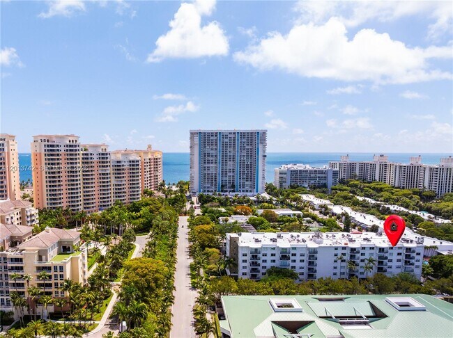 Building Photo - 210 Seaview Dr