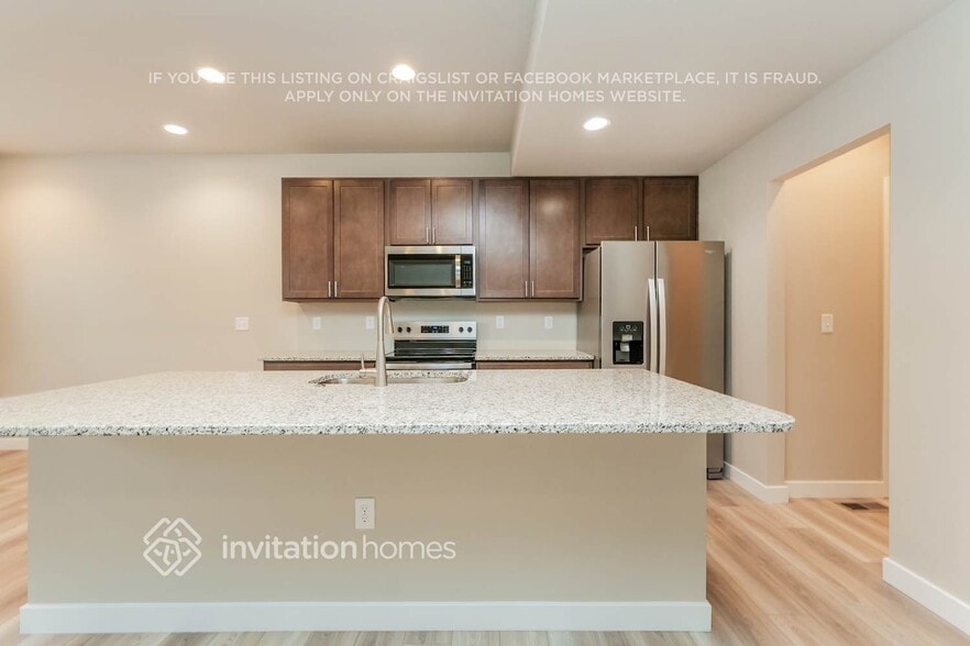 Building Photo - 13533 Arriba Dr