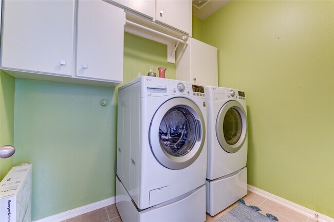 Building Photo - 27223 Camden Glen Ln