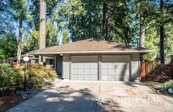 Building Photo - Charming One Level Home In The Four Season...
