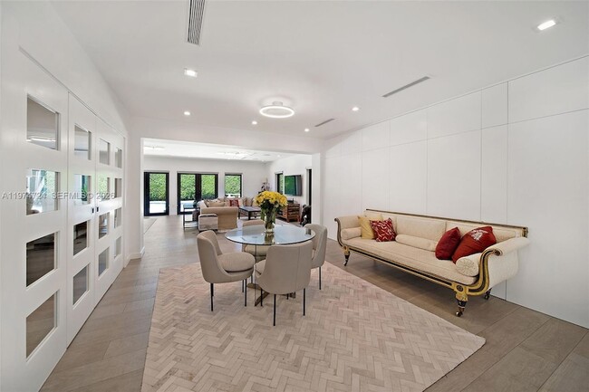 Building Photo - 1117 Alfonso Ave