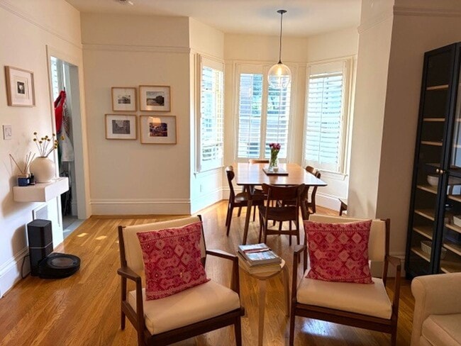 Building Photo - COMING SOON!  Stunning 2 Bedroom, 1 Bath, Washer/Dryer in Unit/ AMSI M. Couture