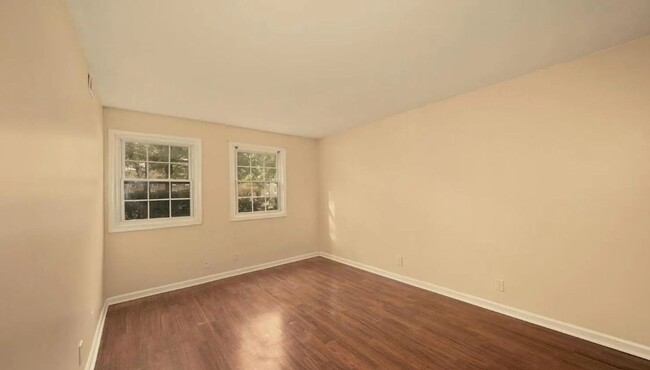 Building Photo - 2 bed 1 bath condo for rent in Gaithersburg