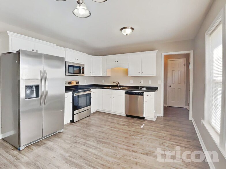 Building Photo - 500 Sunray Dr