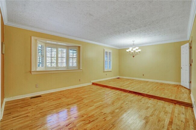 Building Photo - 648 Cativo Dr SW