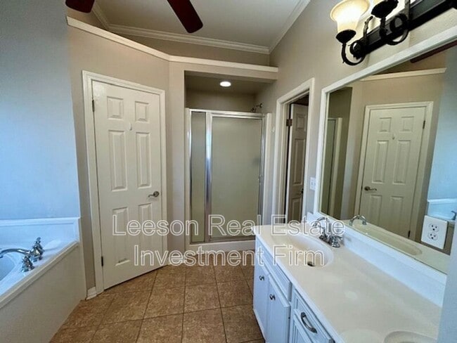 Building Photo - 4933 General Polk Dr