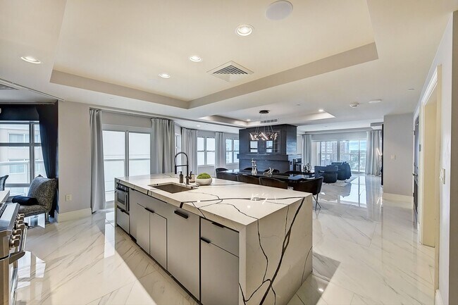 Building Photo - Modern High End Luxury Condo in Uptown Charlotte