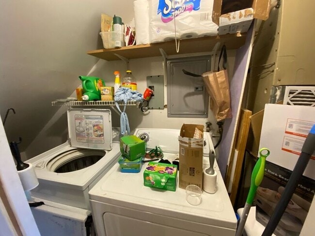 Building Photo - 1108 Tiger Blvd