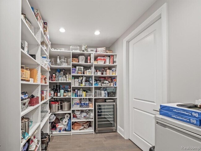 Building Photo - 3511 Lakecrest Dr