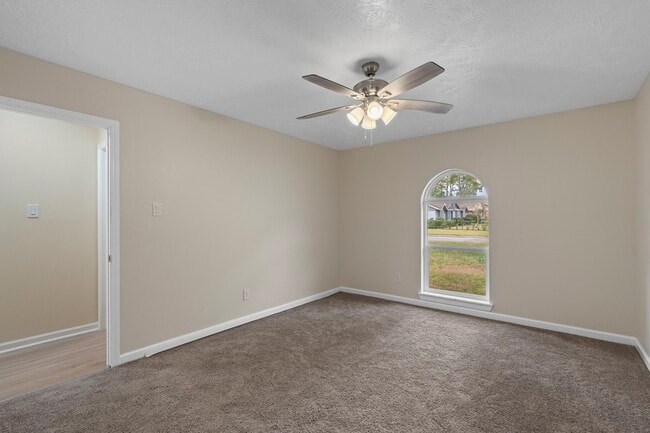 Building Photo - 335 Haymarket Ln