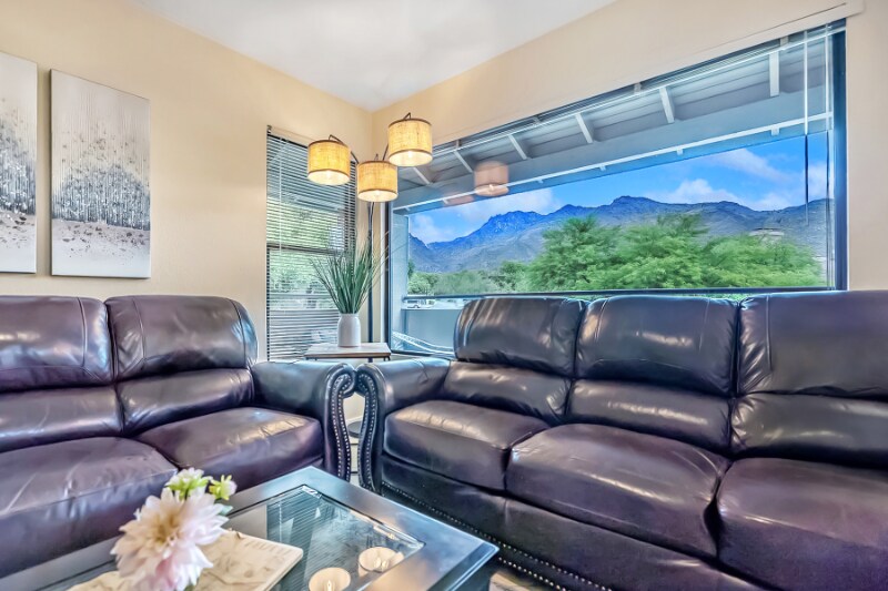 Building Photo - 5855 N Kolb Rd