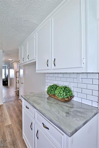 Building Photo - 5489 Encino Rd