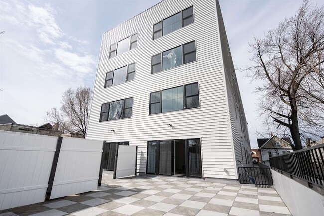 Building Photo - 144 Bergen Ave