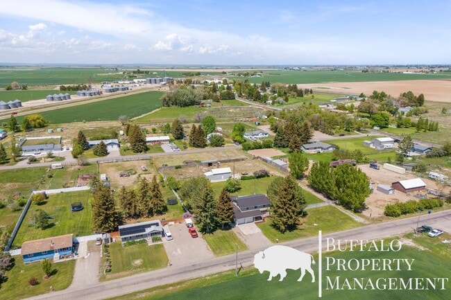 Building Photo - Charming Country Home on 2 Acres | 5 Bed | 3 Bath | Blackfoot, ID