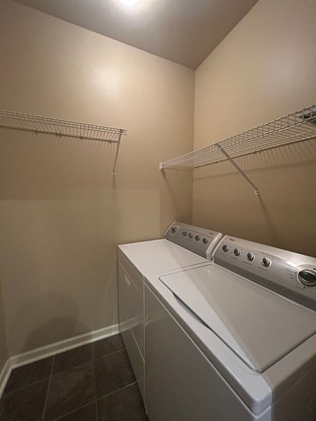 Building Photo - Modern 2-Bedroom, 2-Bath Home