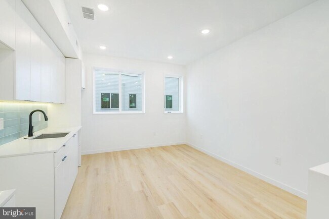 Building Photo - 2721 N Howard St