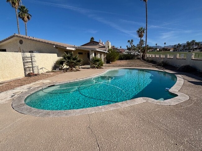 Building Photo - 3 Bedroom - 2 Bath Pool Home on the Golf Course