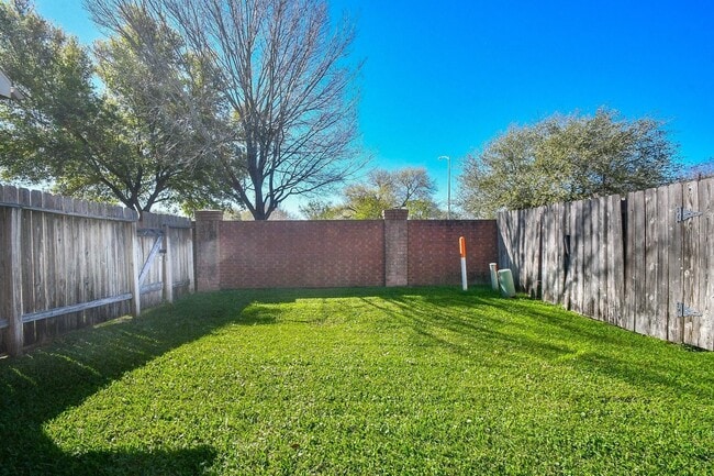 Building Photo - 14327 Mossy Gate Ln