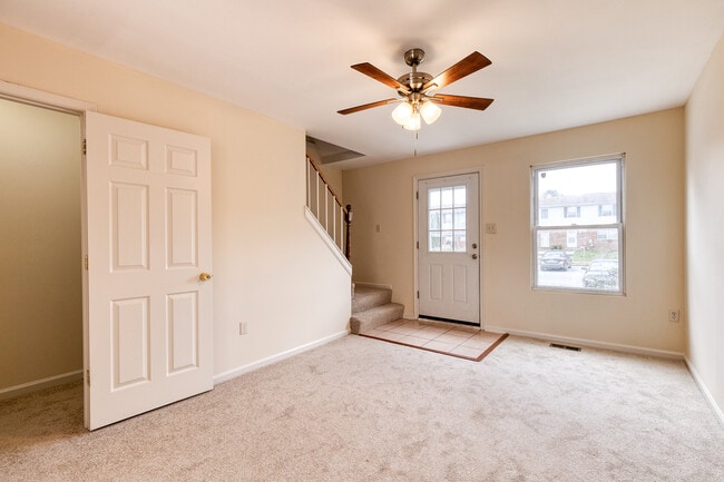 Building Photo - 625 Glynock Plz