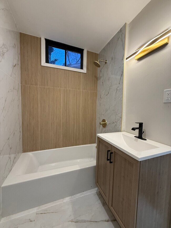 Building Photo - 255 Kawameeh Dr