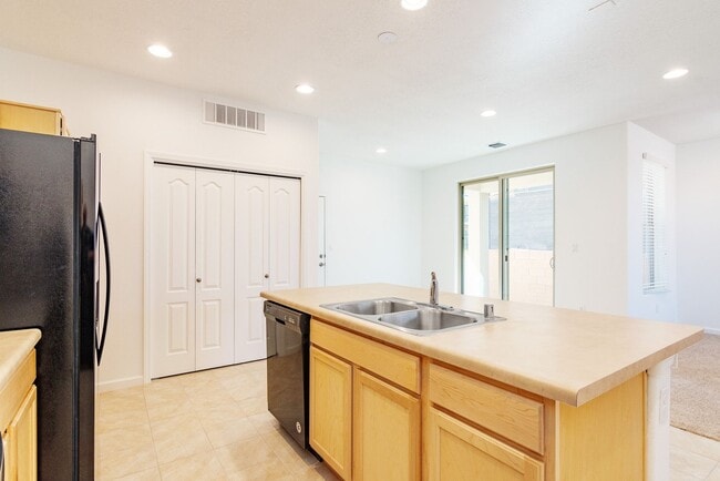 Building Photo - Brand New Pulte Townhouse Available Now