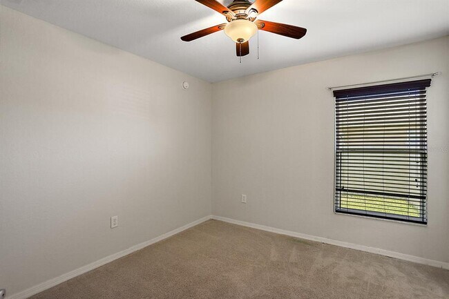 Building Photo - 581 Greenshank Dr