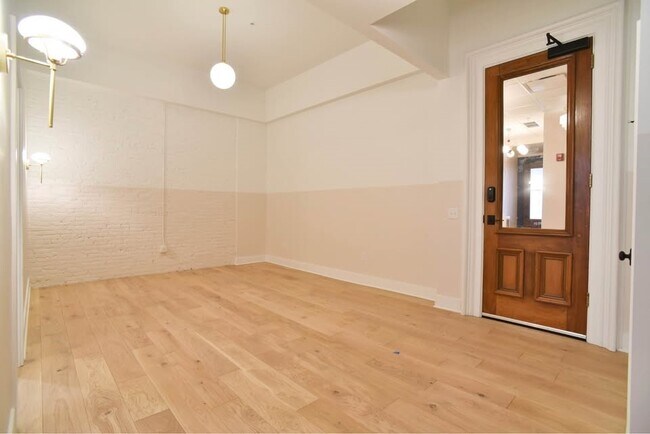 Building Photo - 30 W Broad St