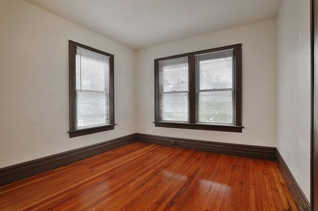 Building Photo - 126-126.5-1265 Frambes Ave