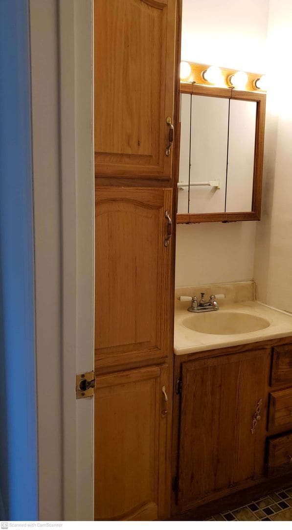 Building Photo - Cozy 3 Bed, 1 Bath, Convenient to I-70 and WPAFB, with AC!