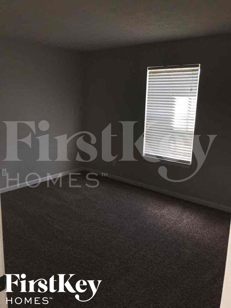 Building Photo - 1293 River Ridge Dr