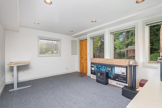Building Photo - 4Bd/2Ba Seattle House