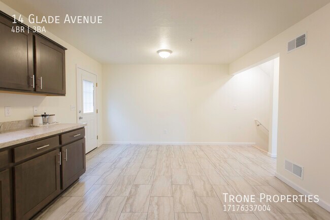 Building Photo - Glade Avenue