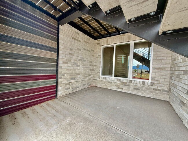 Building Photo - NEW CONSTRUCTION Gorgeous 2 Bedroom in clo...