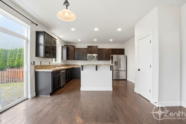 Building Photo - 15205 NE 102nd Way