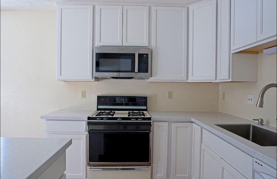 Building Photo - 173 Park Place Dr