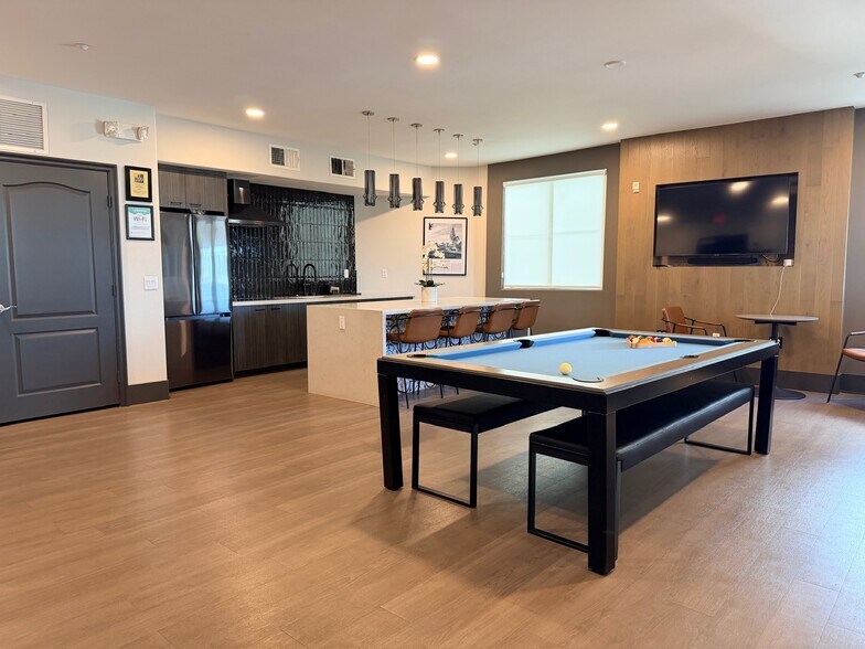 Entertainment and Meeting Room - 3950 Ohio St