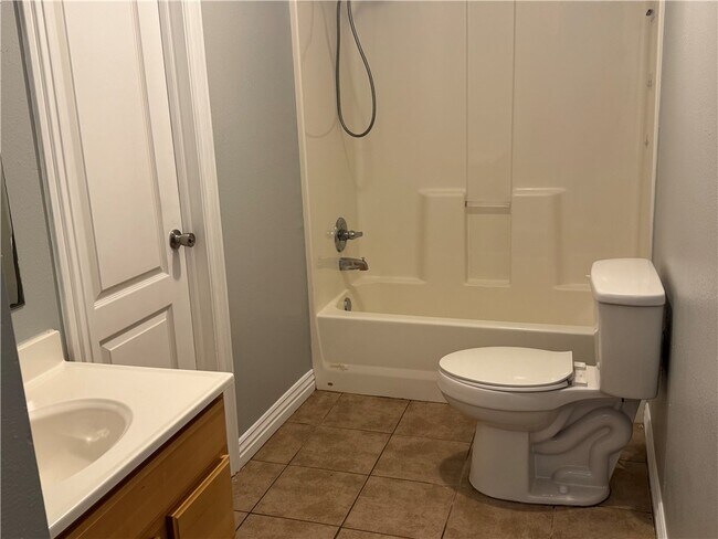 Building Photo - 860 Mockingbird Ln