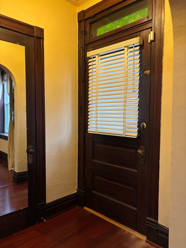 Building Photo - Completedly Remodeled 2+ Bedroom Home