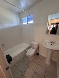 Building Photo - 7661 Oakwood Ave