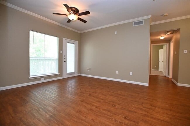 Building Photo - Beautifully Updated 2-Bedroom, 1-Bath Condo!