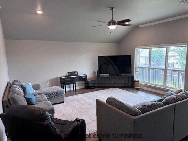 Building Photo - 907 Holliday Dr