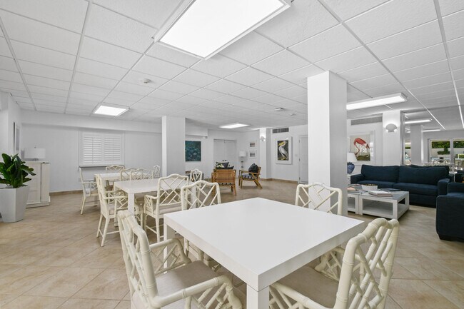 Building Photo - 2780 S Ocean Blvd
