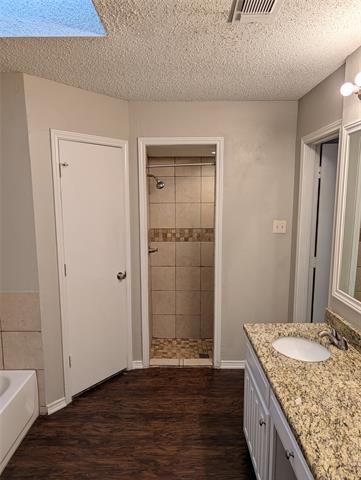 Building Photo - 1909 Willow Vale Dr