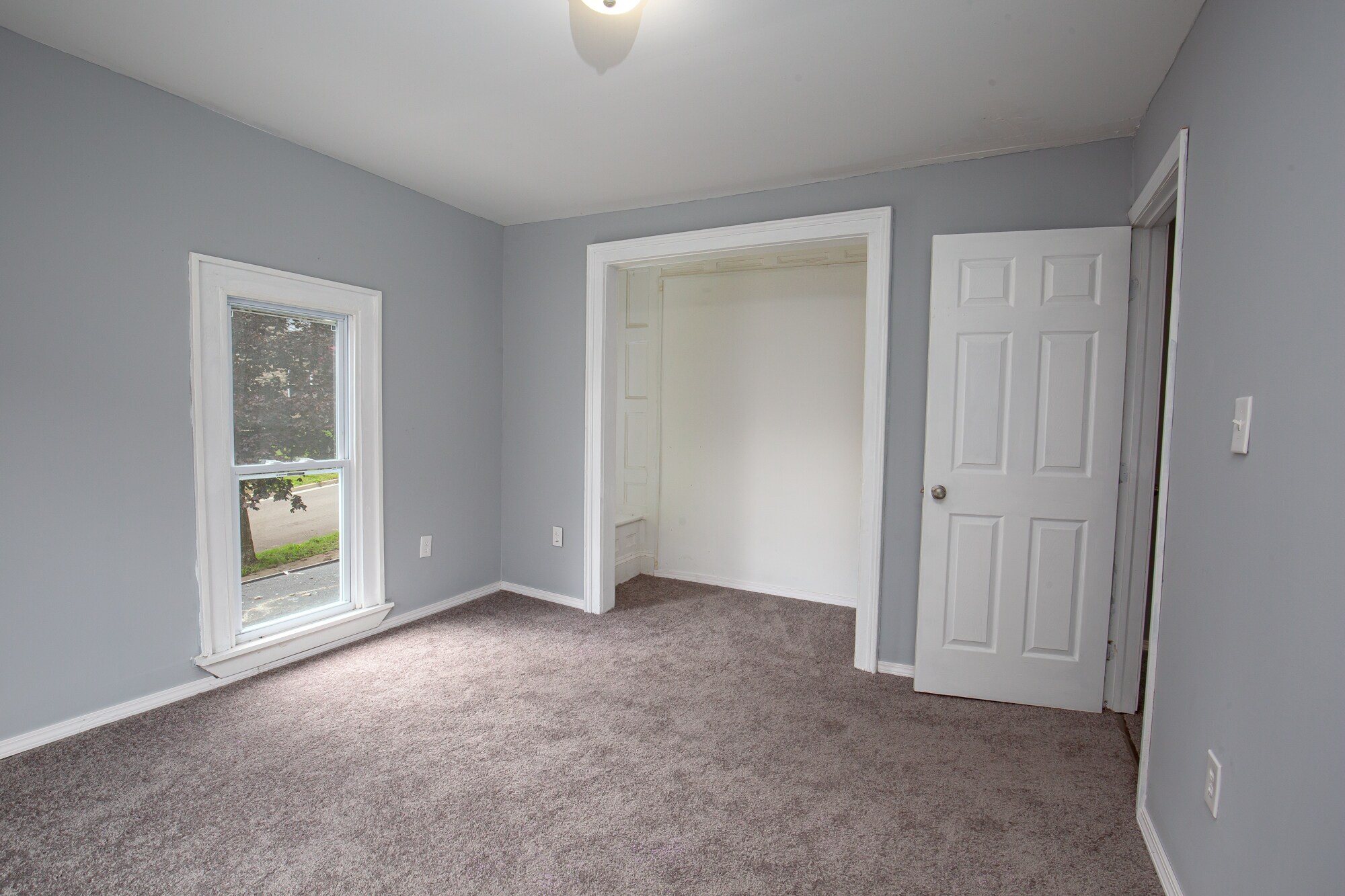 Building Photo - 399 S Division St