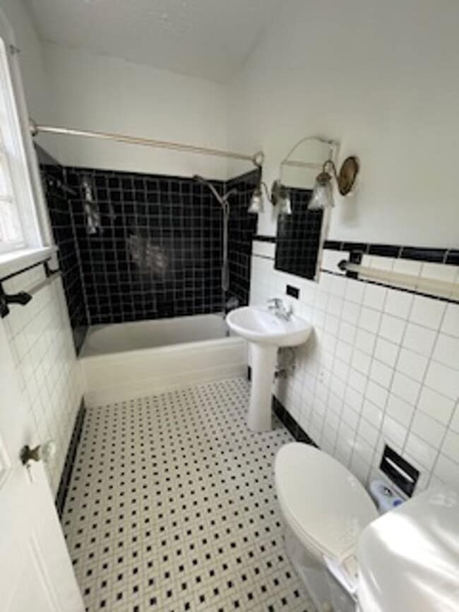 Building Photo - 1539 Isabel Ct