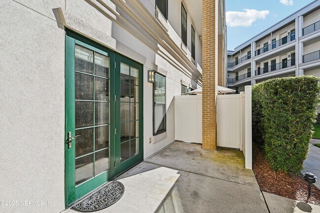 Building Photo - 1661 Riverside Ave