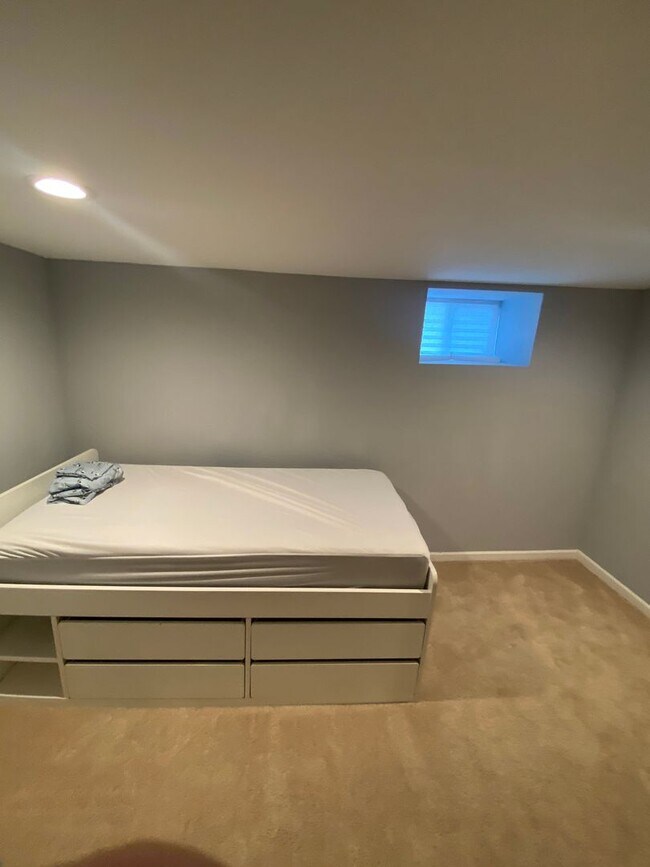 Building Photo - 5706 Warrington Ave