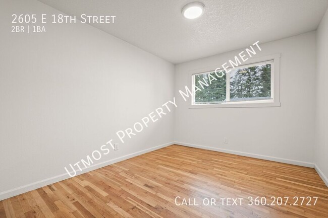 Building Photo - Cozy 2BD 1BA Duplex Near Downtown Vancouve...